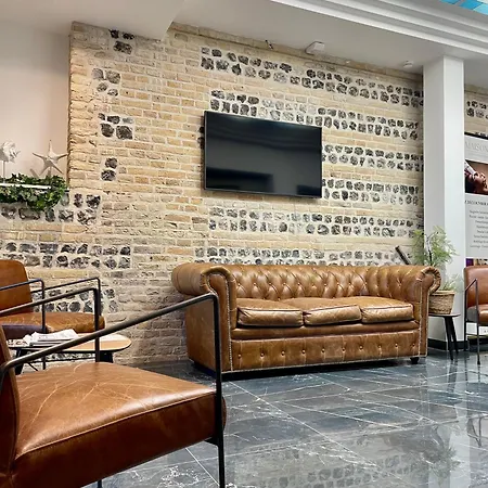 La Tour Aux Crabes Pres De La Hotel 4*