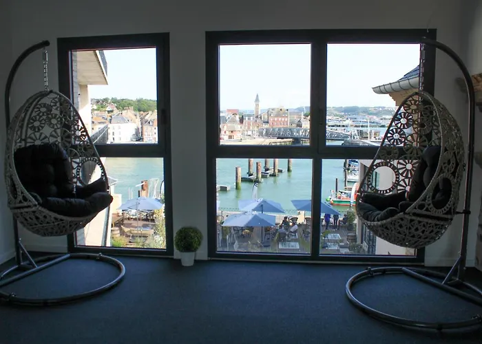 La Tour Aux Crabes Pres De La Hotel 4*