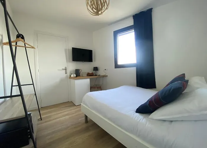 Hotel La Tour Aux Crabes Pres De La