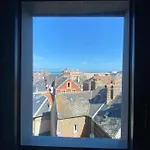 La Tour Aux Crabes Pres De La Hotel