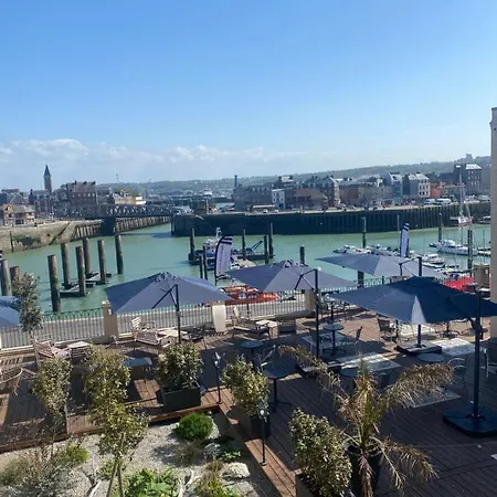 La Tour Aux Crabes Pres De La