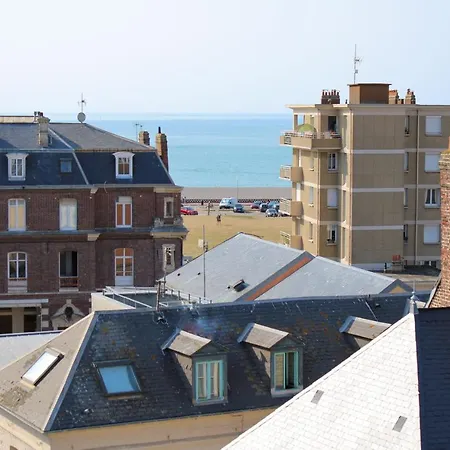 La Tour Aux Crabes Pres De La