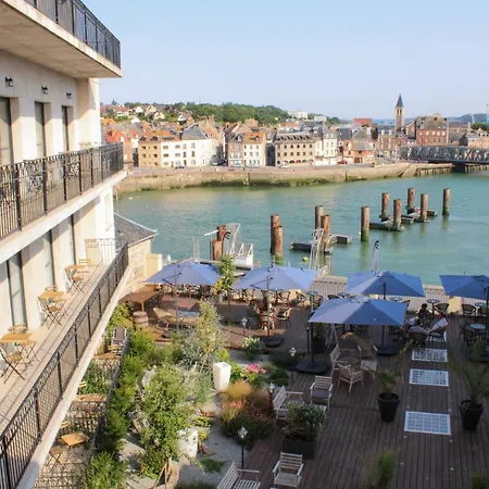 La Tour Aux Crabes Pres De La Hotel