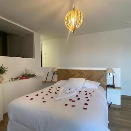 Hotel La Tour Aux Crabes Pres De La