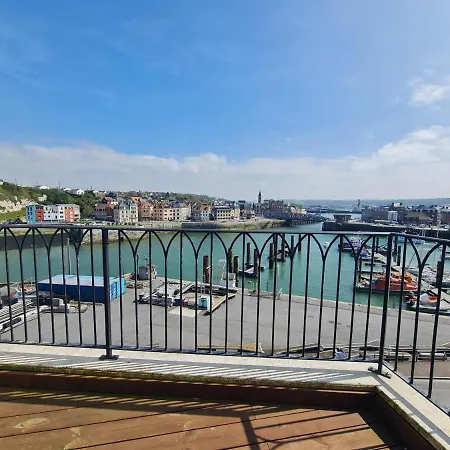 La Tour Aux Crabes Pres De La Hotel 4*