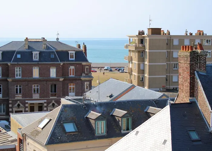 La Tour Aux Crabes Pres De La