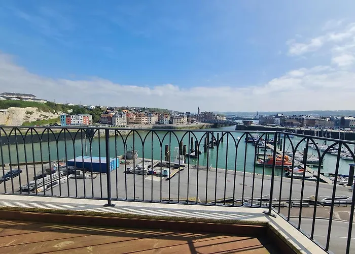 La Tour Aux Crabes Pres De La Hotel 4*