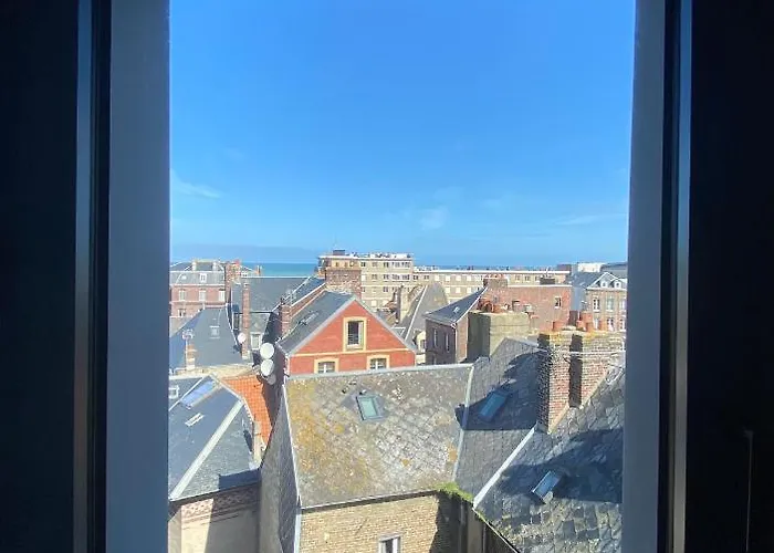 La Tour Aux Crabes Pres De La Hotel