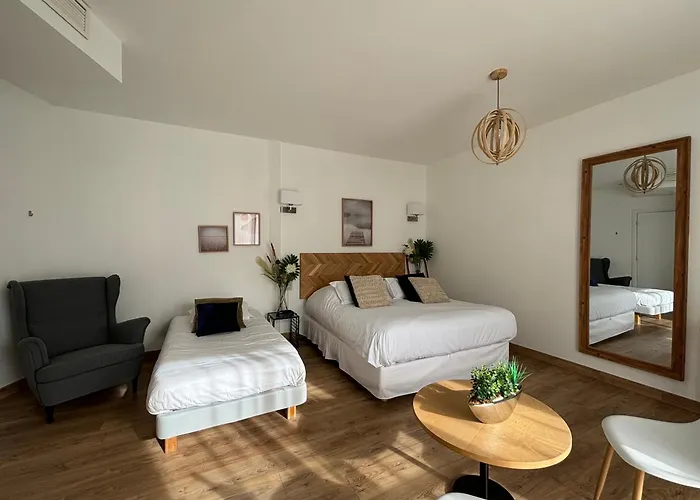 La Tour Aux Crabes Pres De La Hotel