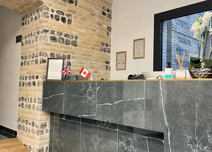 La Tour Aux Crabes Pres De La Hotel